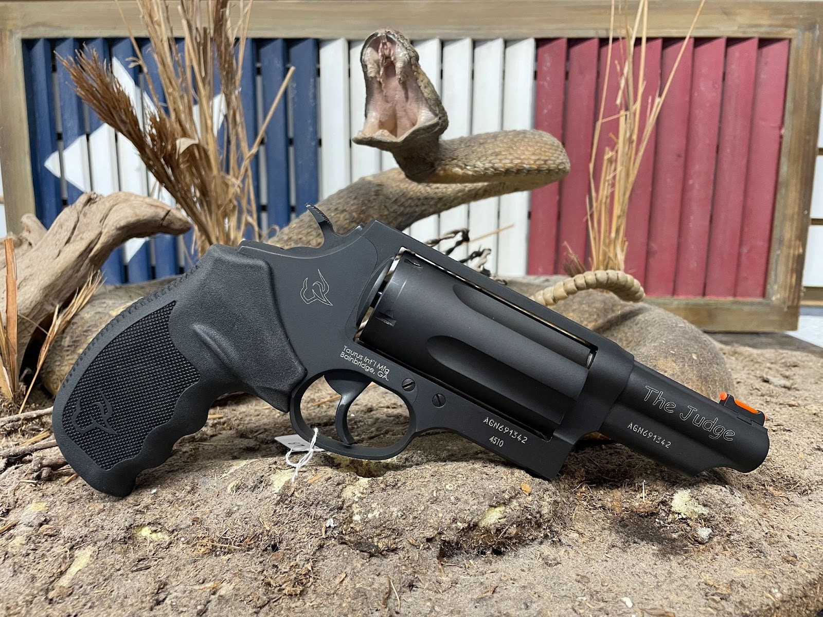 Taurus Judge - 45 Colt / 410 Bore Matte Black Oxide 3.00 in. Ribber Grip® 5RD